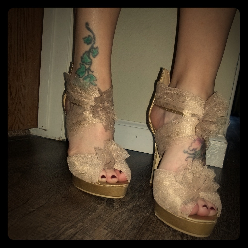 Elegant creamish-gold heels